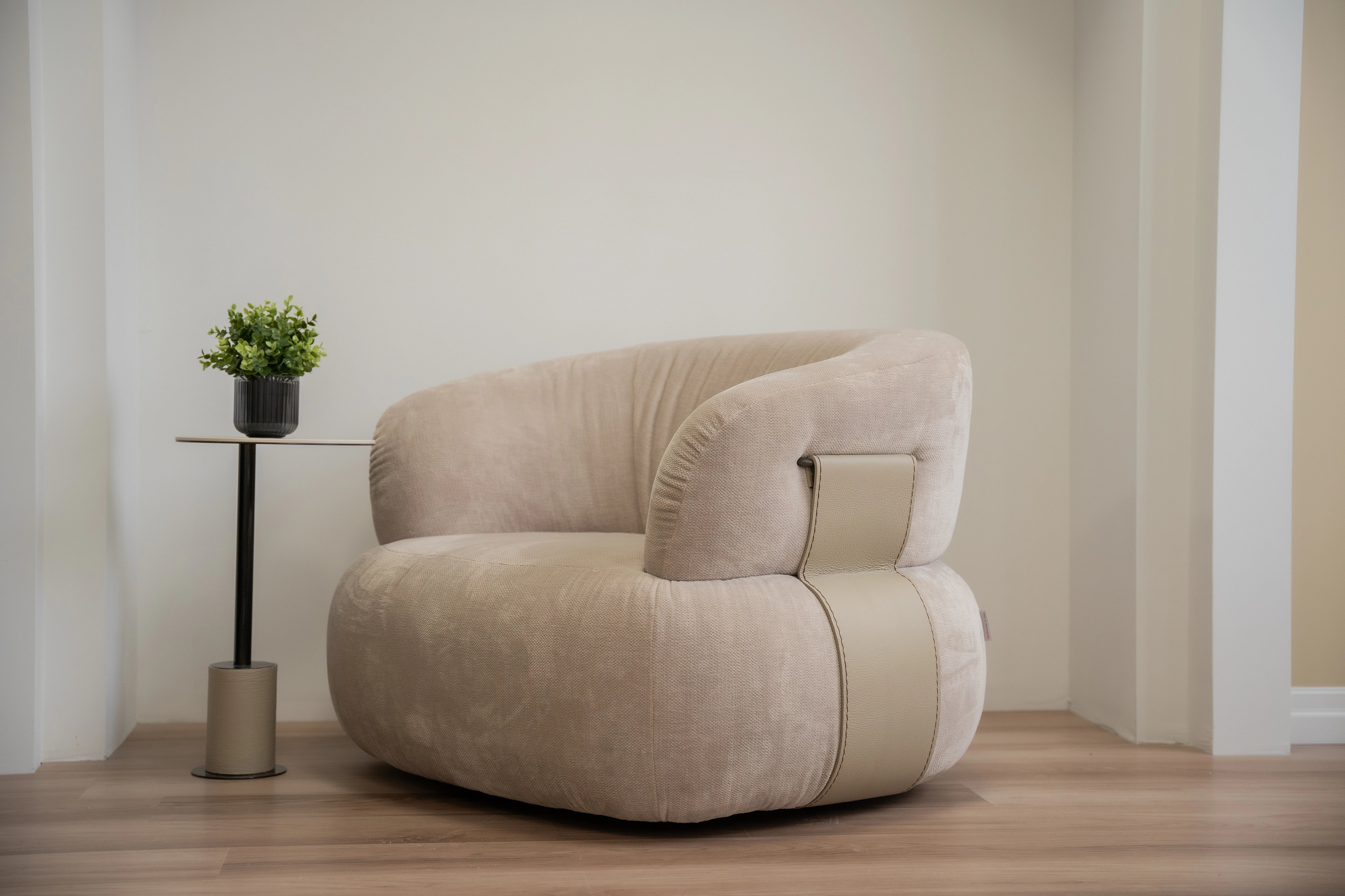 Accent chairs | High-End Armchairs for Living Room | Casavogue Accent chairs | High-End Armchairs for Living Room | Casavogue